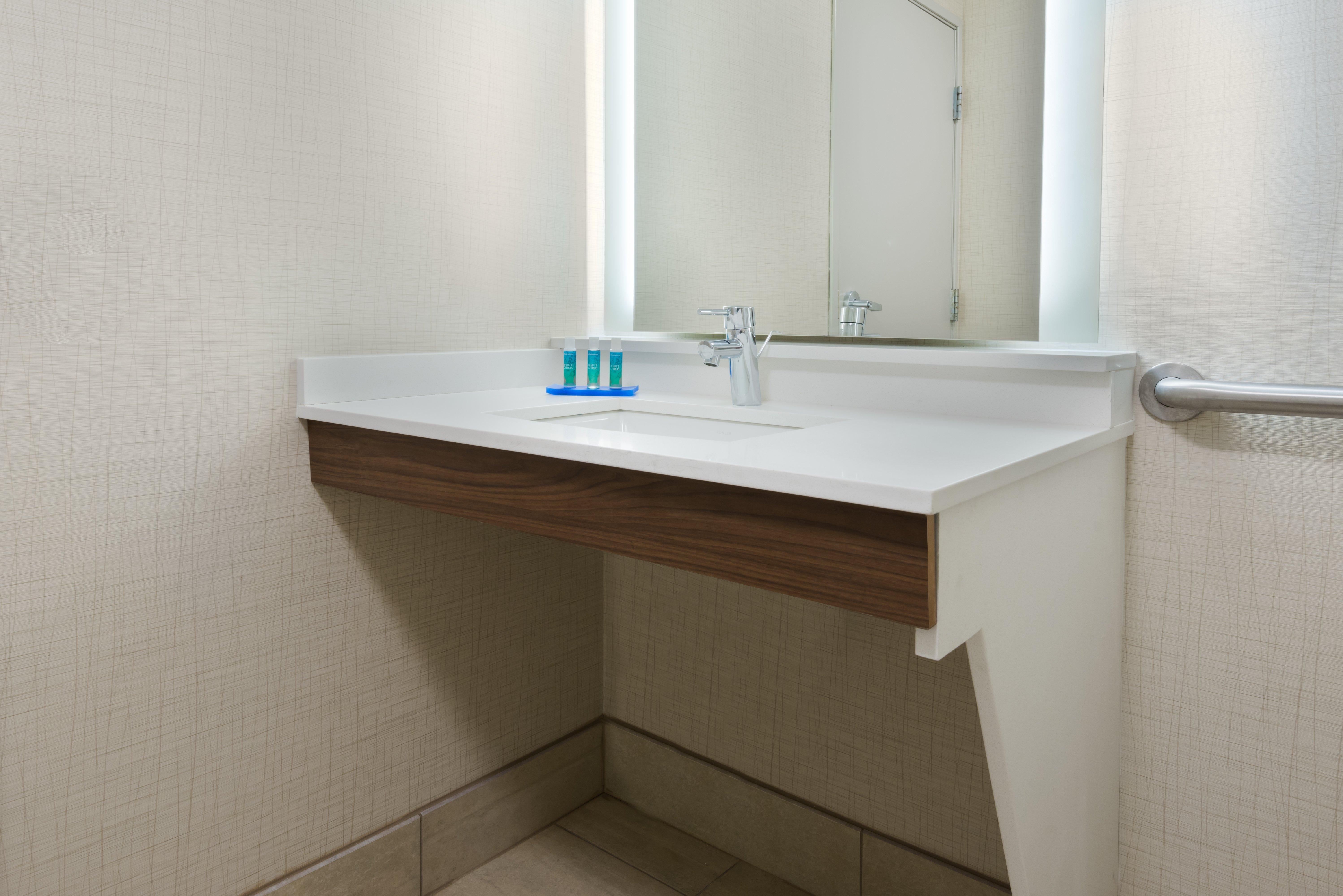 Holiday Inn Express & Suites - Columbus Airport East By Ihg Εξωτερικό φωτογραφία