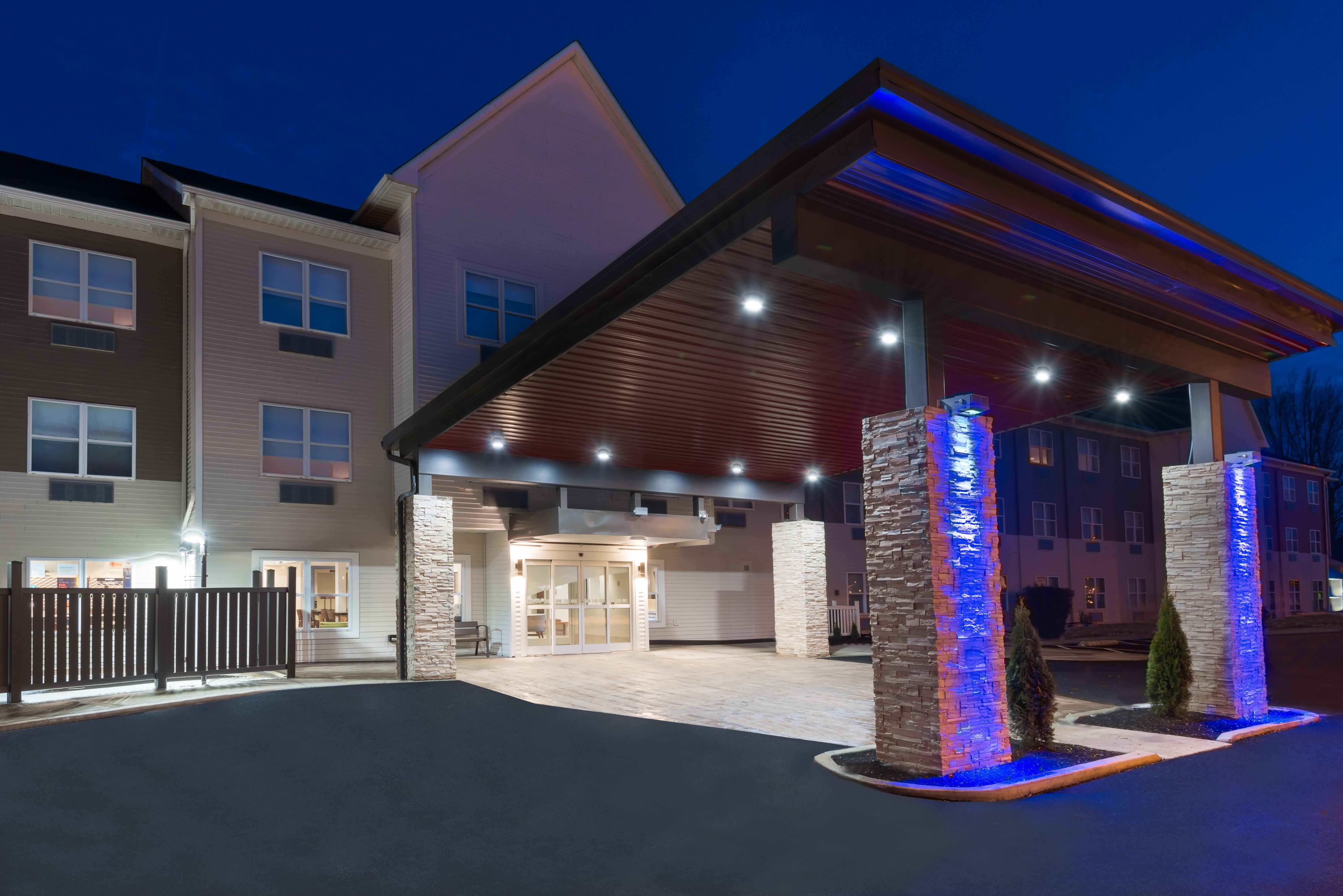 Holiday Inn Express & Suites - Columbus Airport East By Ihg Εξωτερικό φωτογραφία