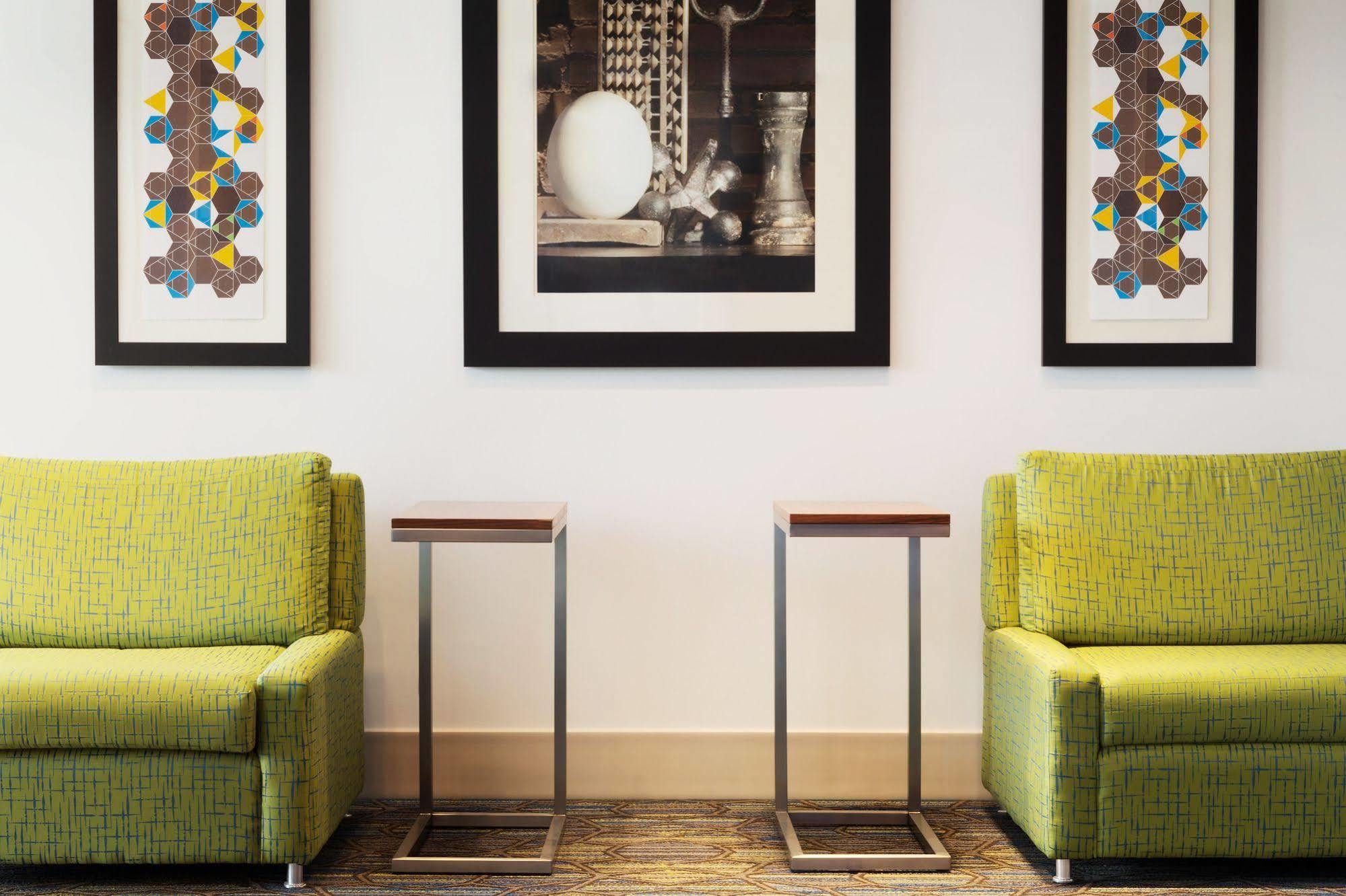 Holiday Inn Express & Suites - Columbus Airport East By Ihg Εξωτερικό φωτογραφία