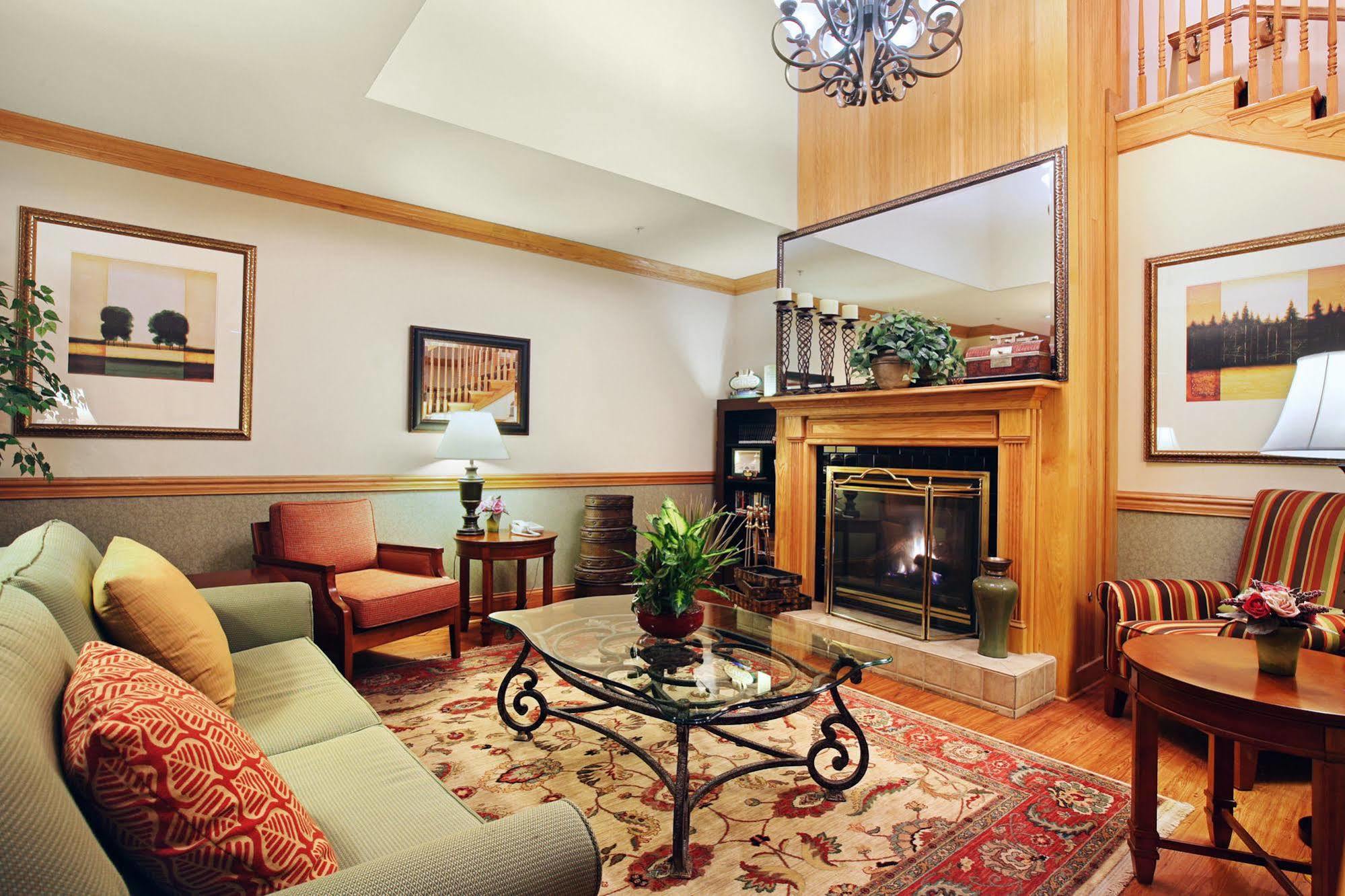 Holiday Inn Express & Suites - Columbus Airport East By Ihg Εξωτερικό φωτογραφία