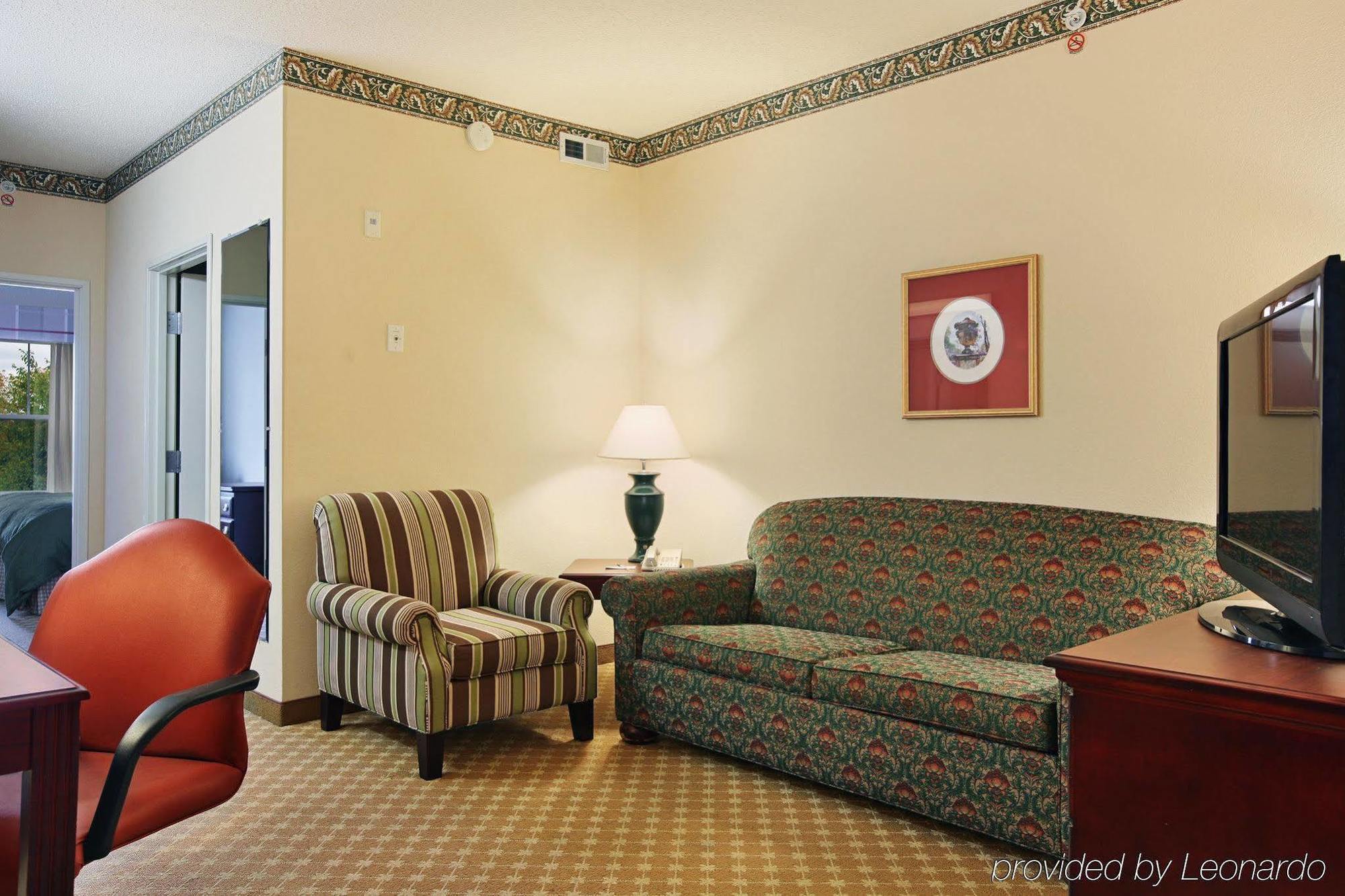 Holiday Inn Express & Suites - Columbus Airport East By Ihg Εξωτερικό φωτογραφία