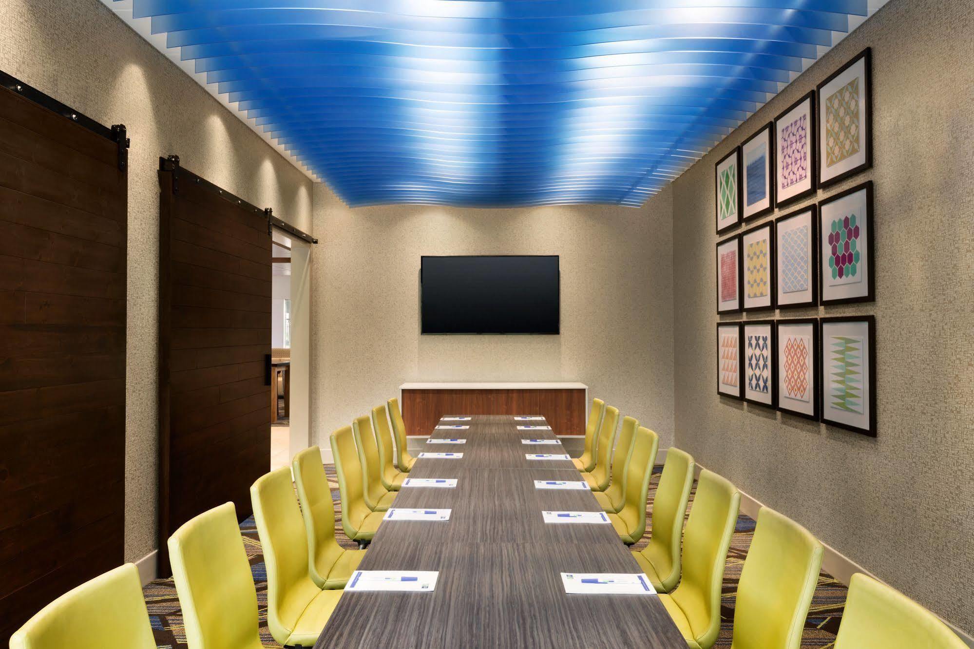 Holiday Inn Express & Suites - Columbus Airport East By Ihg Εξωτερικό φωτογραφία