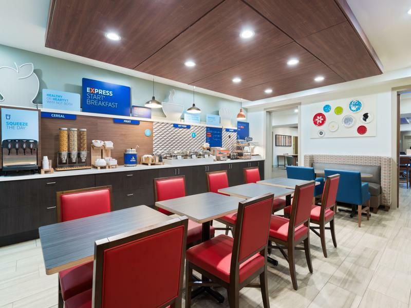 Holiday Inn Express & Suites - Columbus Airport East By Ihg Εξωτερικό φωτογραφία